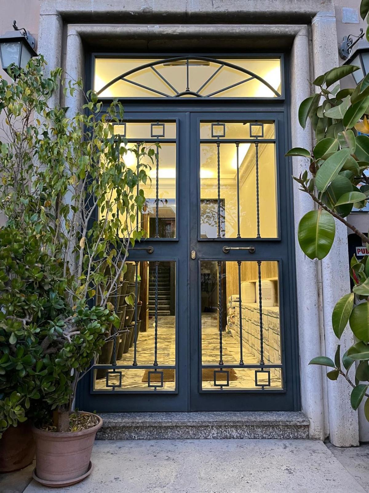 Colosseo Rooms B&B โรม ภายนอก รูปภาพ
